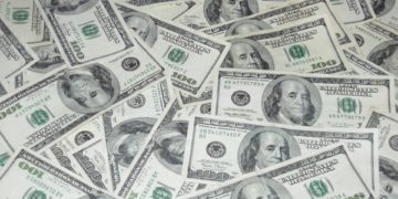 Receita Federal libera NOVO limite de dinheiro em viagens ao exterior
