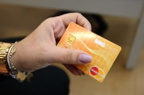 Financeira vinculada ao BMG oferta cartão de crédito para negativados