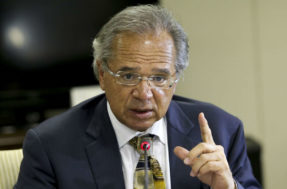 Guedes diz que taxar 60 mil bilionários vai garantir Auxílio Brasil de R$ 600