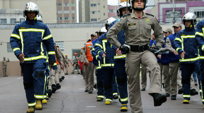 Jornada de PMs e bombeiros será reduzida?