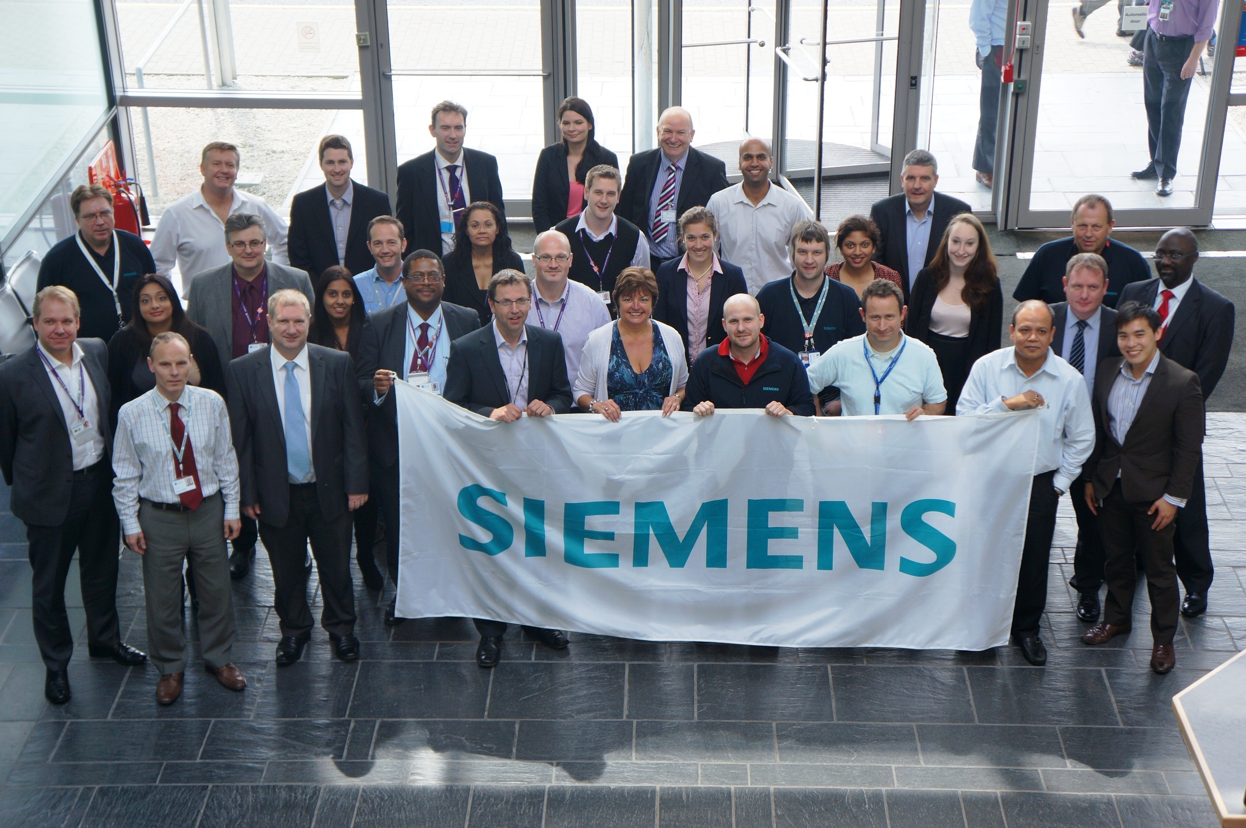 Siemens germany. Концерны Германии Сименс. Siemens Корпорация. Компания Siemens Германия. Завод Сименс в Германии.