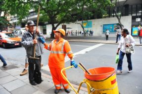 Emdurb SP faz chamada pública para coletor de lixo; Salários de R$ 1.459,77