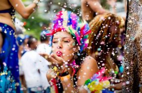 Tinder vai distribuir brindes no Carnaval: saiba como resgatar os prêmios