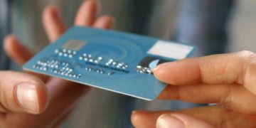 O Que Saber Antes de Pedir o Primeiro Cartão de Crédito