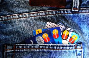 O que saber antes de pedir um cartão de crédito? Veja taxas e juros que podem ser cobrados