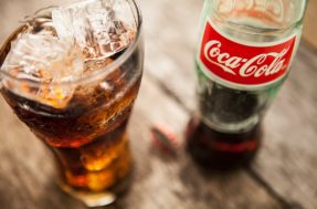Empresa de fast-food prepara uma declaração de guerra contra a Coca-Cola