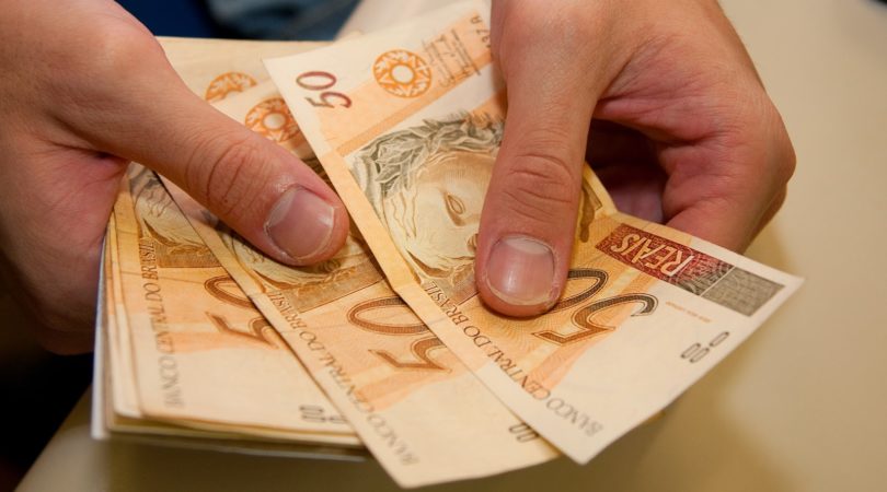 Auxílio Brasil libera extra de R$ 100 para ESTE grupo de beneficiários