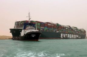 Navio encalha no Canal de Suez e pode gerar crise global. Entenda o motivo