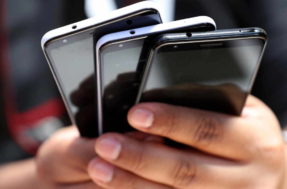 Leilão da Receita Federal vende vários celulares juntos por R$ 700