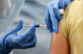 Novo auxílio de R$ 100 é criado para quem tomar vacina contra a Covid-19