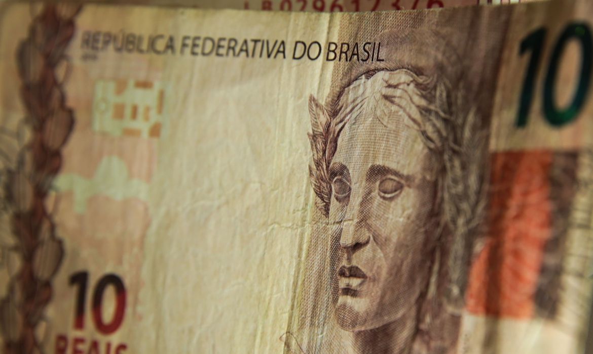 Essa nota de R$ 10 pode valer até R$ 4 mil; confira seu bolso e carteira