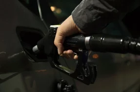 Gasolina ou etanol: Qual está compensando mais na hora de abastecer?