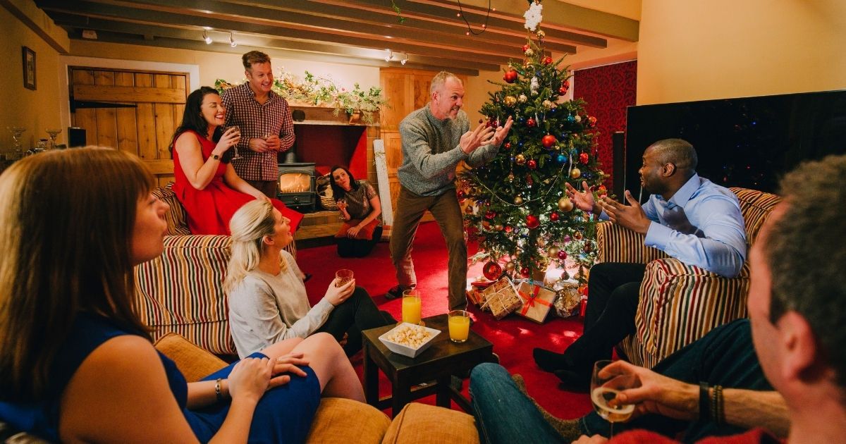 Sem tédio: 5 brincadeiras divertidas para fazer entre a família no Natal