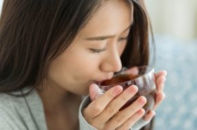 Chá de 4 ingredientes simples para curar a rouquidão