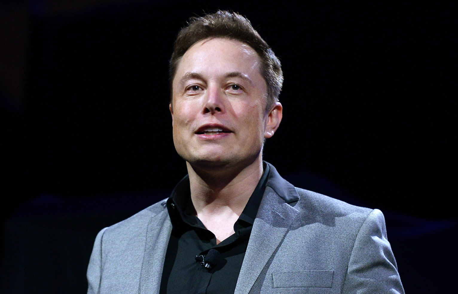 Elon Musk é acusado de ganhar muito dinheiro e trabalhar pouco