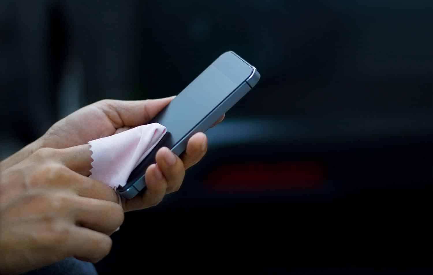 El secreto para limpiar la pantalla de tu teléfono puede cambiar tu vida