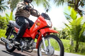Pilotar moto descalço pode causar um prejuízo maior que multa
