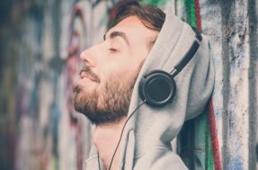 Descubra se é possível ganhar dinheiro ouvindo música em aplicativos