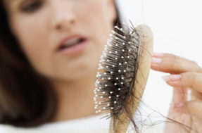Seu cabelo está caindo muito? Confira dicas práticas que ajudam a combater a queda e até a calvície