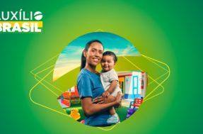 Novos cartões do Auxílio Brasil começam a ser entregues aos beneficiários do programa