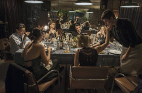 Filme nacional com jantar tenso entre amigos chega ao catálogo da Netflix