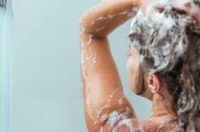 6 erros que todo mundo comete ao lavar a cabeça