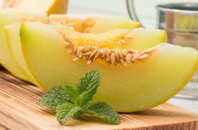 Aprenda a escolher o melão mais docinho do mercado e nunca mais compre fruta sem graça