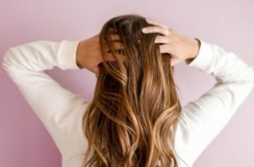 Como usar os benefícios do alecrim para crescer cabelo a partir de hoje