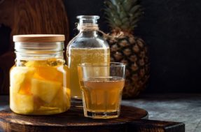 Chá de casca de abacaxi com gengibre para melhorar a saúde