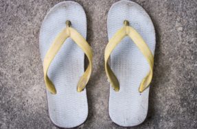 6 truques de mestre para tirar as manchas irritantes da suas sandálias