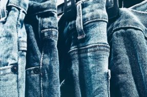 6 erros MORTAIS que todo mundo comete na hora de lavar a calça jeans