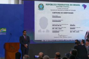 Bolsonaro faz entrega do 1º lote das novas identidades; confira o que mudou
