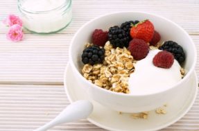 Aprenda a fazer iogurte com apenas três ingredientes