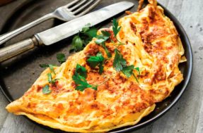 Omelete na AirFryer: 3 receitas fáceis e práticas para preparar em sua fritadeira