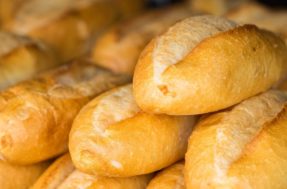 O segredo para fazer o pão francês fresquinho durar mais e não ficar duro