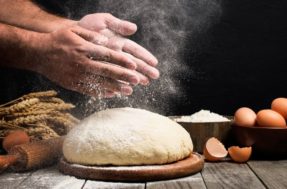 Aprenda a preparar essa receita de pão caseiro fácil sem sovar muito