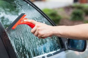 4 misturinhas caseiras para limpar o vidro do carro sem deixar embaçado