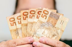 INSS deposita dinheiro extra na conta dos aposentados neste mês