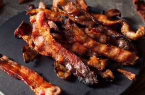 Bacon pode ser tão perigoso quanto o cigarro para a saúde