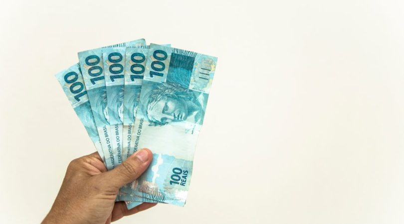 Bolsonaro quer Auxílio Brasil em R$ 600 antes das eleições; confira se será possível
