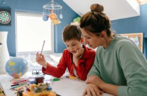Homeschooling: O kit para ensino em casa está sendo vendido online