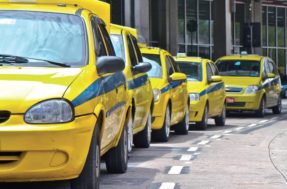 Auxílio-taxistas paga R$ 2 mil para 301 mil profissionais no dia 16