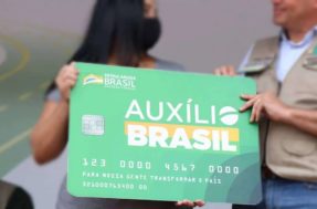 É oficial: Cartão Auxílio Brasil com chip para compras no débito começa a ser distribuído