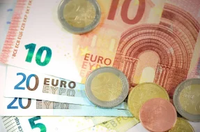 Pela primeira em 20 anos, euro alcança paridade com dólar