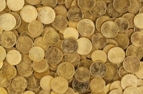 Sortudos! Amigos encontram tesouro de R$ 930 mil em moedas medievais