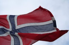 Pense rápido: quantas bandeiras de países diferentes estão dentro da bandeira da Noruega?