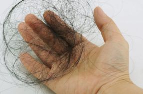 Se seu cabelo não para de cair, o problema pode estar nestes 7 fatores
