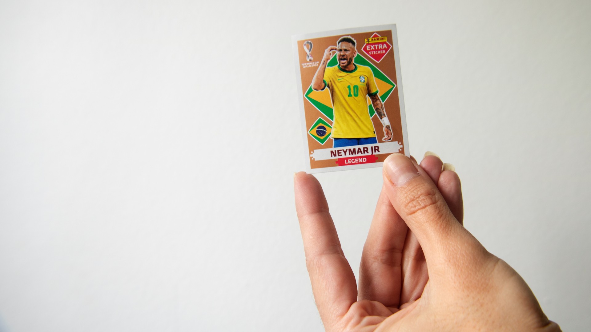 Colecionador recusa proposta de R$ 3 mil por figurinha rara de Neymar