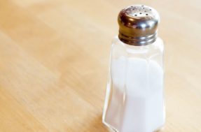 Se estiver com esses 5 sintomas, você pode estar consumindo sal demais