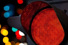 Nova lei de trânsito permite ‘furar’ semáforo vermelho NESTE caso